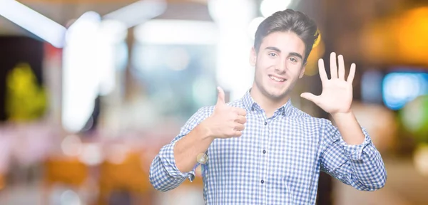 Genç Yakışıklı Adamı Gösterilen Parmakları Ile Işaret Izole Arka Plan — Stok fotoğraf