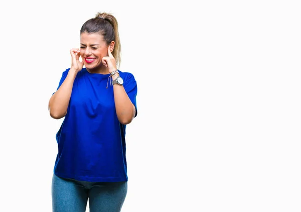 Mujer Hermosa Joven Que Usa Una Camiseta Azul Casual Sobre — Foto de Stock