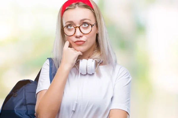 Fiatal Szőke Diák Szemüveg Hátizsák Elszigetelt Háttér Kezét Álla Gondolkodás — Stock Fotó