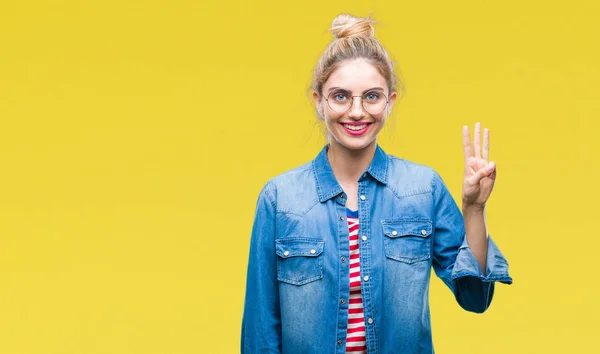 Joven Hermosa Mujer Rubia Con Gafas Sobre Fondo Aislado Mostrando —  Fotos de Stock