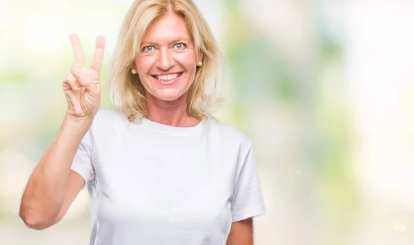 Mujer Rubia Mediana Edad Sobre Fondo Aislado Mostrando Apuntando Hacia — Foto de Stock