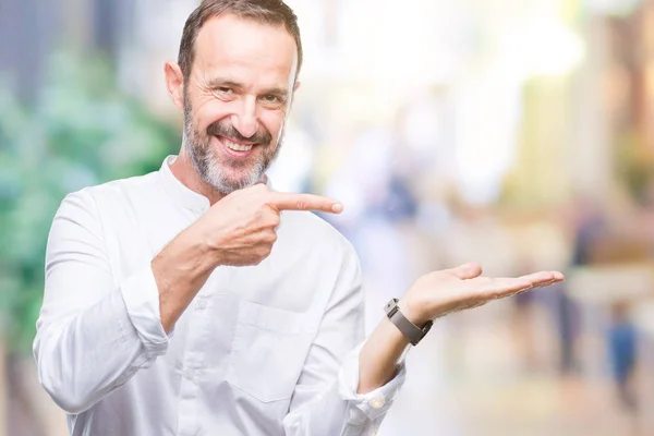 Edad Media Hoary Hombre Mayor Sobre Fondo Aislado Sorprendido Sonriendo —  Fotos de Stock