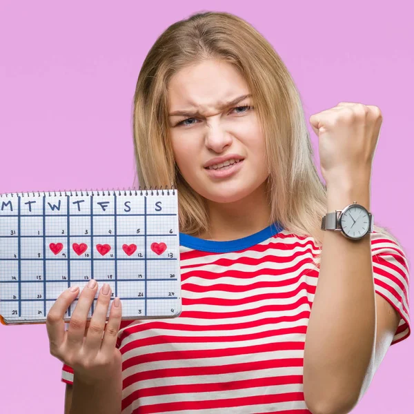 Jonge Kaukasische Vrouw Holding Menstruatie Kalender Geïsoleerde Achtergrond Boos Gefrustreerd — Stockfoto
