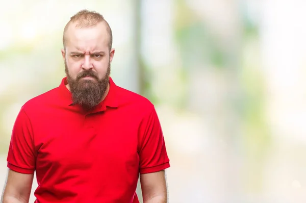 Joven Hombre Hipster Caucásico Con Camisa Roja Sobre Fondo Aislado —  Fotos de Stock