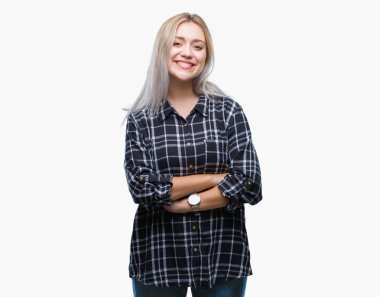 Genç Sarışın kadın izole arka plan mutlu yüz çapraz silah kameraya bakarak ile gülümseyen yüzünden. Olumlu bir kişi.