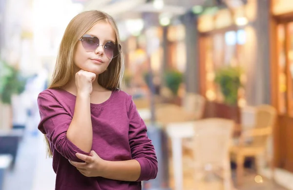 Joven Chica Hermosa Con Gafas Sol Sobre Fondo Aislado Con — Foto de Stock