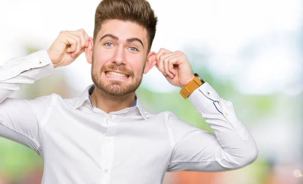 Joven Hombre Negocios Guapo Sonriendo Tirando Las Orejas Con Los — Foto de Stock