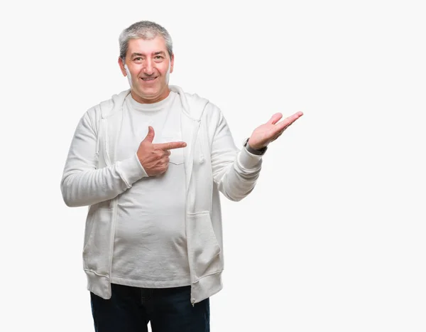 Pěkný Starší Muž Nosí Sportovní Oblečení Izolované Pozadí Ohromil Usmívá — Stock fotografie