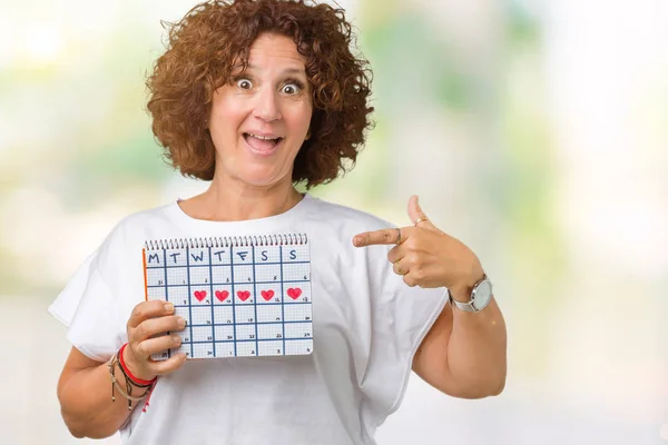 Middelste Ager Senior Vrouw Houdt Van Menstruatie Kalender Geïsoleerde Achtergrond — Stockfoto