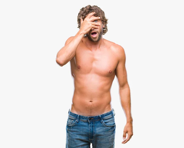 Bello Ispanico Modello Uomo Sexy Senza Maglietta Sfondo Isolato Sbirciare — Foto Stock