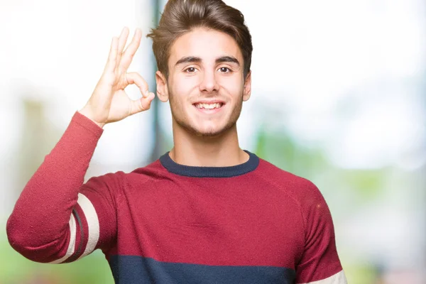 Gülümseyen Izole Arka Plan Üzerinde Genç Yakışıklı Adam Parmaklar Işaretiyle — Stok fotoğraf