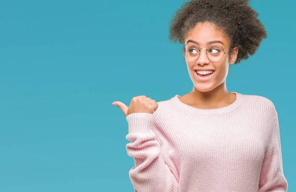 Fiatal Afro Amerikai Szemüveg Viselése Alatt Elszigetelt Háttér Mosolygós Boldog — Stock Fotó