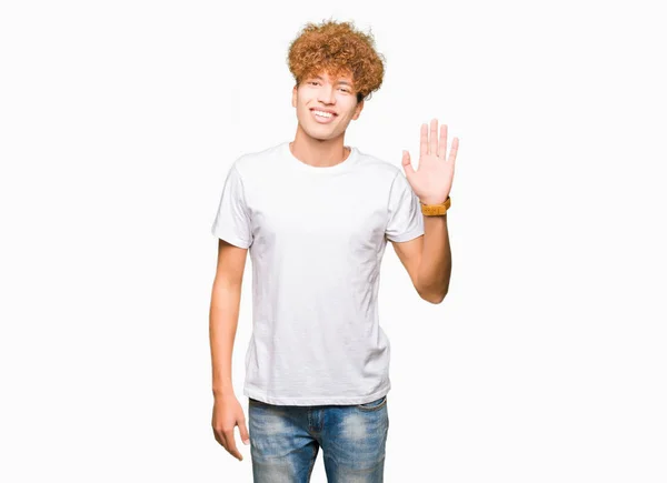 Jeune Homme Beau Aux Cheveux Afro Portant Shirt Blanc Décontracté — Photo