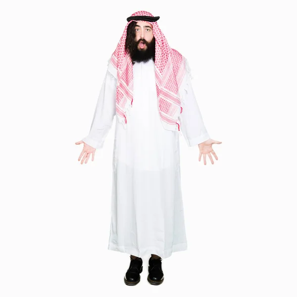 Arabian Affärsman Med Långt Hår Bär Traditionella Huvudbonaden Scarf Chock — Stockfoto