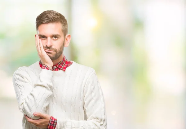 Ung Vacker Man Iförd Vinter Tröja Över Isolerade Bakgrund Tänkande — Stockfoto