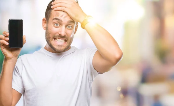 Jonge Knappe Man Smartphone Scherm Tonen Geïsoleerde Achtergrond Benadrukt Met — Stockfoto