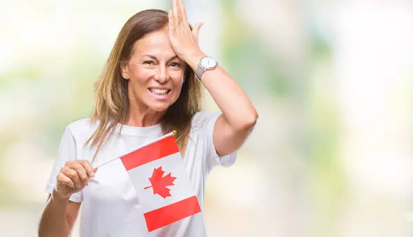 Medelåldern Spansktalande Kvinna Anläggning Flagga Kanada Över Isolerade Bakgrund Stressad — Stockfoto