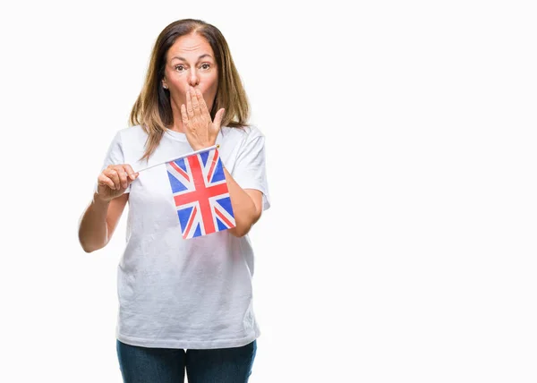 中年西班牙妇女拿着英国的旗子在孤立的背景盖嘴与手震惊与耻辱的错误 表达恐惧 害怕在沉默中 秘密概念 — 图库照片