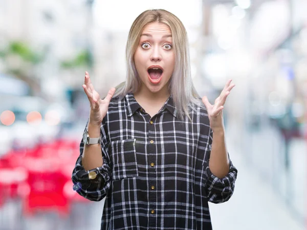 Giovane Donna Bionda Sfondo Isolato Che Celebra Pazzo Stupito Successo — Foto Stock