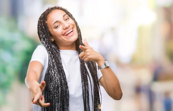 Young Gevlochten Hair Afrikaans Amerikaans Meisje Geïsoleerde Achtergrond Wijzen Vingers — Stockfoto