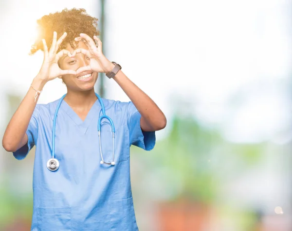 Jeune Médecin Afro Américain Femme Sur Fond Isolé Faire Forme — Photo