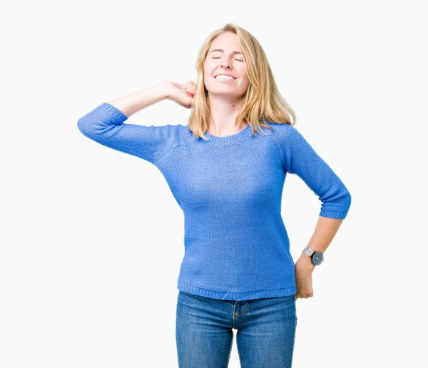 Mooie Jonge Vrouw Blauwe Trui Dragen Geïsoleerd Achtergrond Die Zich — Stockfoto