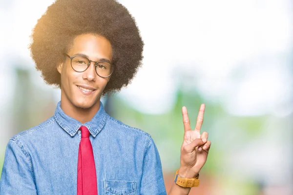 Ung Afrikansk Amerikansk Affärs Man Med Afro Hår Bär Glasögon — Stockfoto