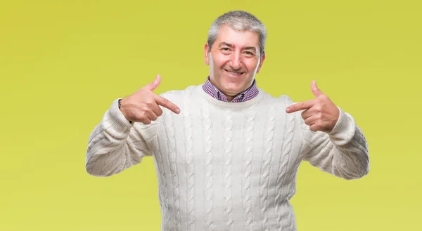 Hombre Mayor Guapo Usando Suéter Invierno Sobre Fondo Aislado Mirando —  Fotos de Stock