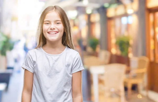 Menina Bonita Nova Sobre Fundo Isolado Com Sorriso Feliz Legal — Fotografia de Stock