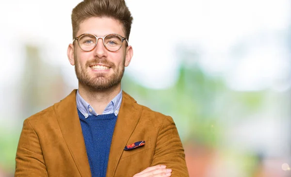 Jovem Homem Negócios Bonito Usando Óculos Rosto Feliz Sorrindo Com — Fotografia de Stock