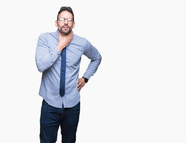 Ağrılı boyun, boğaz grip, kesek ve enfeksiyon dokunmadan genç iş adamı gözlük izole üzerinde arka plan