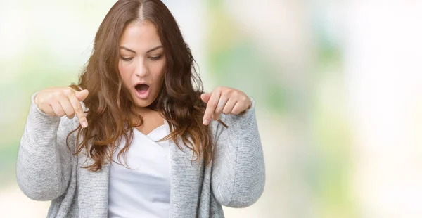 Schöne Size Junge Frau Mit Winterjacke Über Isoliertem Hintergrund Die — Stockfoto