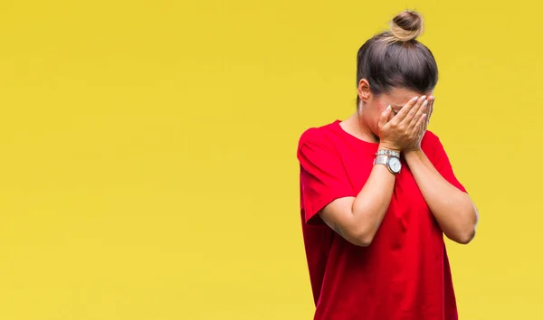 Jovem Bela Mulher Sobre Fundo Isolado Com Expressão Triste Cobrindo — Fotografia de Stock