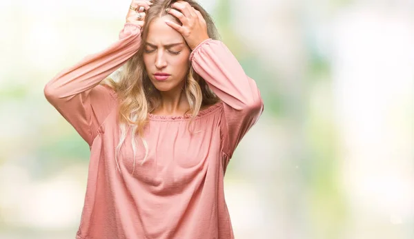 Vacker Ung Blond Kvinna Över Isolerade Bakgrund Lider Huvudvärk Desperat — Stockfoto