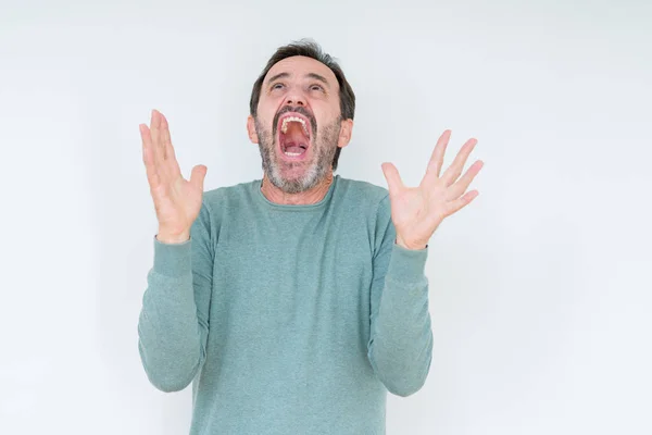 Starszy Mężczyzna Białym Tle Crazy Mad Krzycząc Krzycząc Agresywne Wypowiedzi — Zdjęcie stockowe
