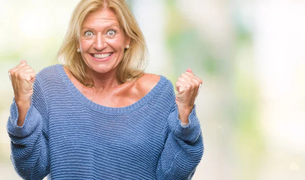 Blonde Frau Mittleren Alters Winterpullover Vor Isoliertem Hintergrund Die Überrascht — Stockfoto