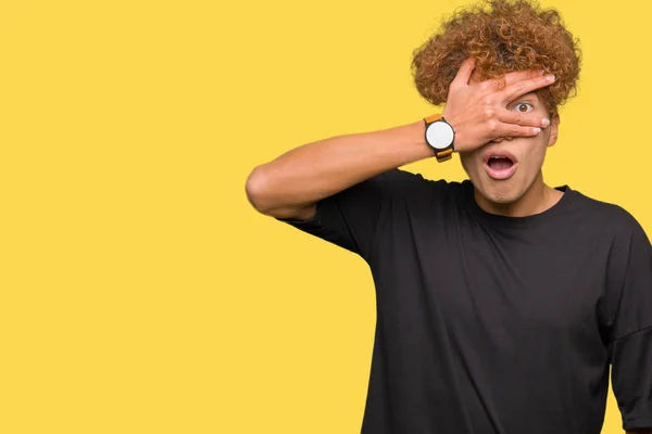 Young Handsome Man Afro Hair Wearing Black Shirt Peeking Shock — Stock Photo, Image