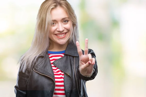 Junge Blonde Frau Schwarzer Jacke Vor Isoliertem Hintergrund Lächelnd Mit — Stockfoto
