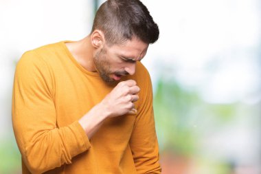 Yakışıklı delikanlı duygu hasta ve soğuk veya bronşit için semptom olarak öksürük izole arka plan üzerinde. Sağlık kavramı.