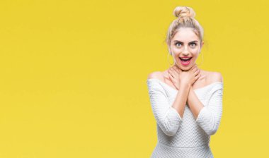 Genç güzel sarışın ve mavi gözlü kadın üzerinde arka plan bağırarak izole ve çünkü boğmak acı kendi ellerimle öldürürüm. Sağlık sorunu. Yaralarından ve intihar kavramı.