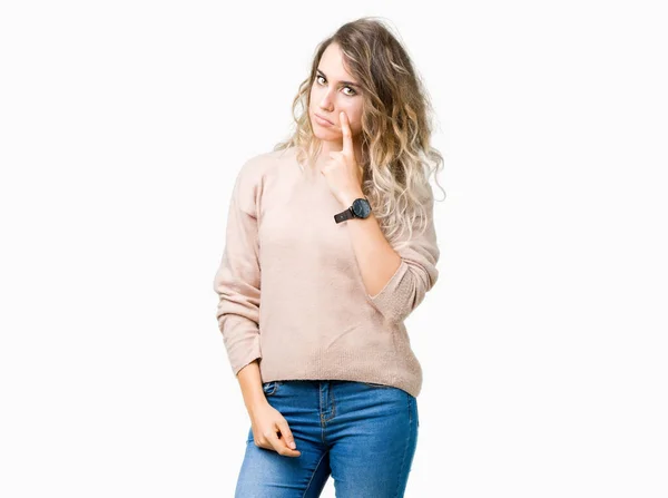 Vacker Ung Blond Kvinna Klädd Sweatershirt Över Isolerade Bakgrund Pekar — Stockfoto