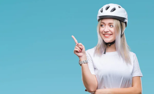 Jonge Blonde Vrouw Fietser Veiligheid Helm Dragen Geïsoleerde Achtergrond Met — Stockfoto