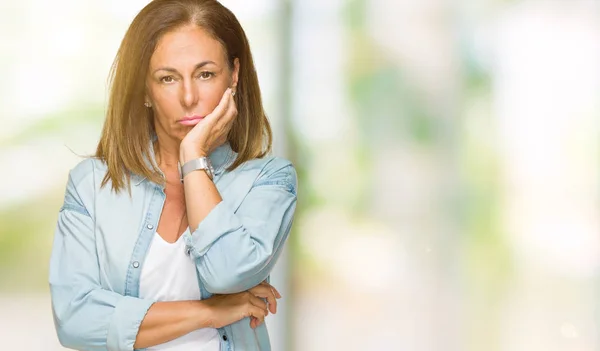 Donna Adulta Mezza Età Che Indossa Camicia Jeans Casual Sfondo — Foto Stock