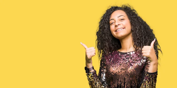 Menina Bonita Nova Com Cabelo Encaracolado Vestindo Noite Vestido Festa — Fotografia de Stock