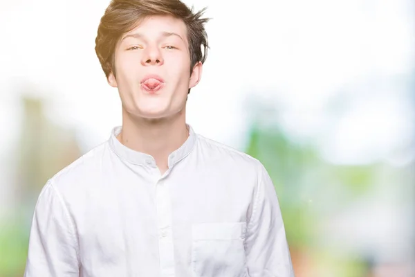 Genç Yakışıklı Adamı Dilini Izole Arka Plan Üzerinde Out Komik — Stok fotoğraf
