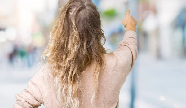 Schöne Junge Blonde Frau Trägt Sweatshirt Über Isoliertem Hintergrund Posiert — Stockfoto