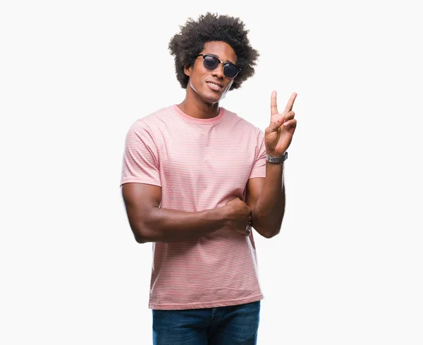Afro Amerikansk Man Bär Solglasögon Över Isolerade Bakgrund Leende Med — Stockfoto