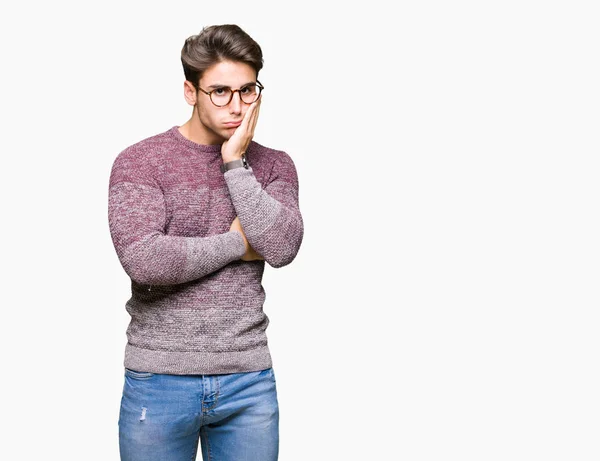 Junger Gutaussehender Mann Mit Brille Vor Isoliertem Hintergrund Der Müde — Stockfoto
