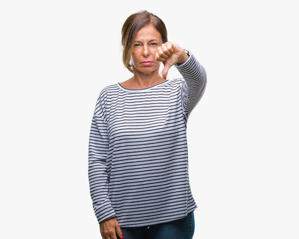 Medelåldern Senior Spansktalande Kvinna Över Isolerade Bakgrund Ser Missnöjda Och — Stockfoto