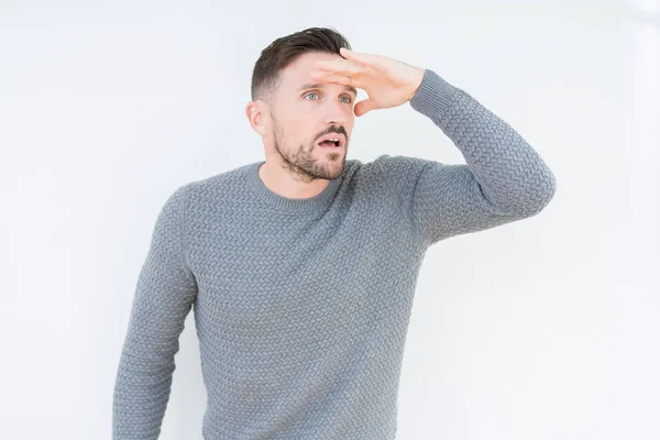 Homem Bonito Jovem Vestindo Camisola Casual Sobre Fundo Isolado Muito — Fotografia de Stock